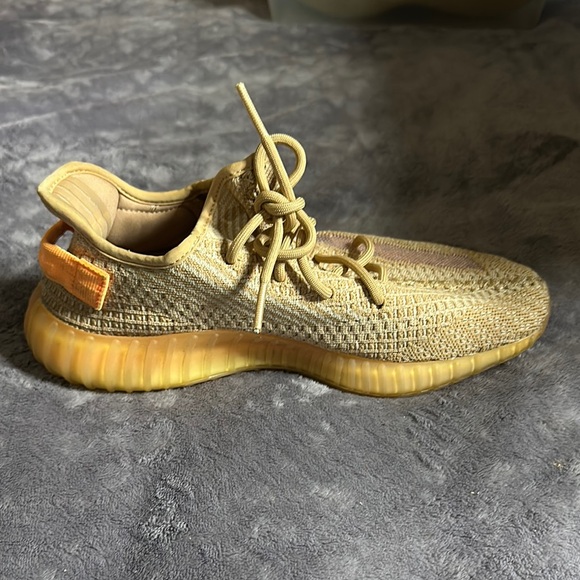 COPY - Clay Adidas Yeezy in size 9 gently used Aunthentic (no box) - Picture 4 of 7